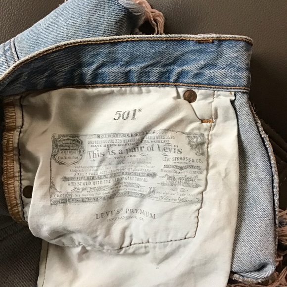 Levi distressed high-waisted jean shorts - Picture 9 of 9